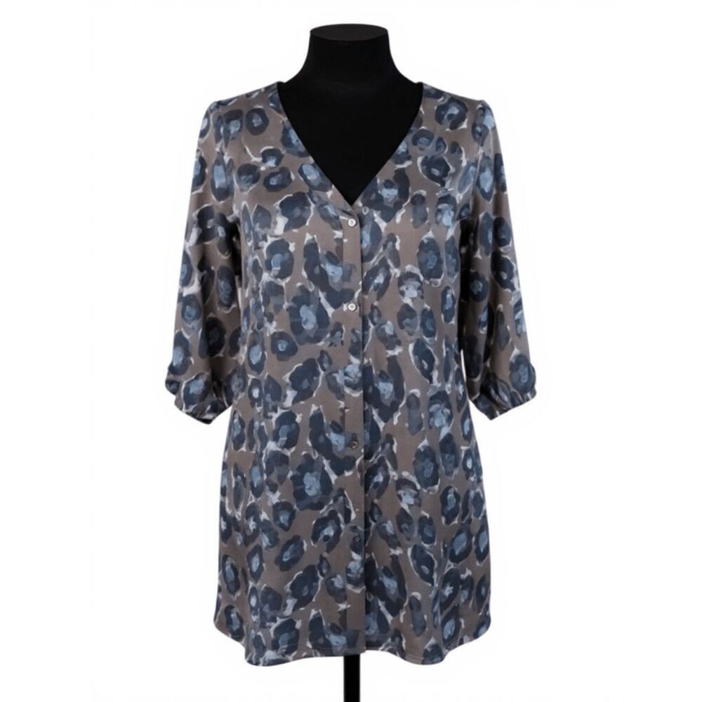 Express V-neck Shift Dress. Cute and Comfortable. 3/4 Sleeves. Size Small